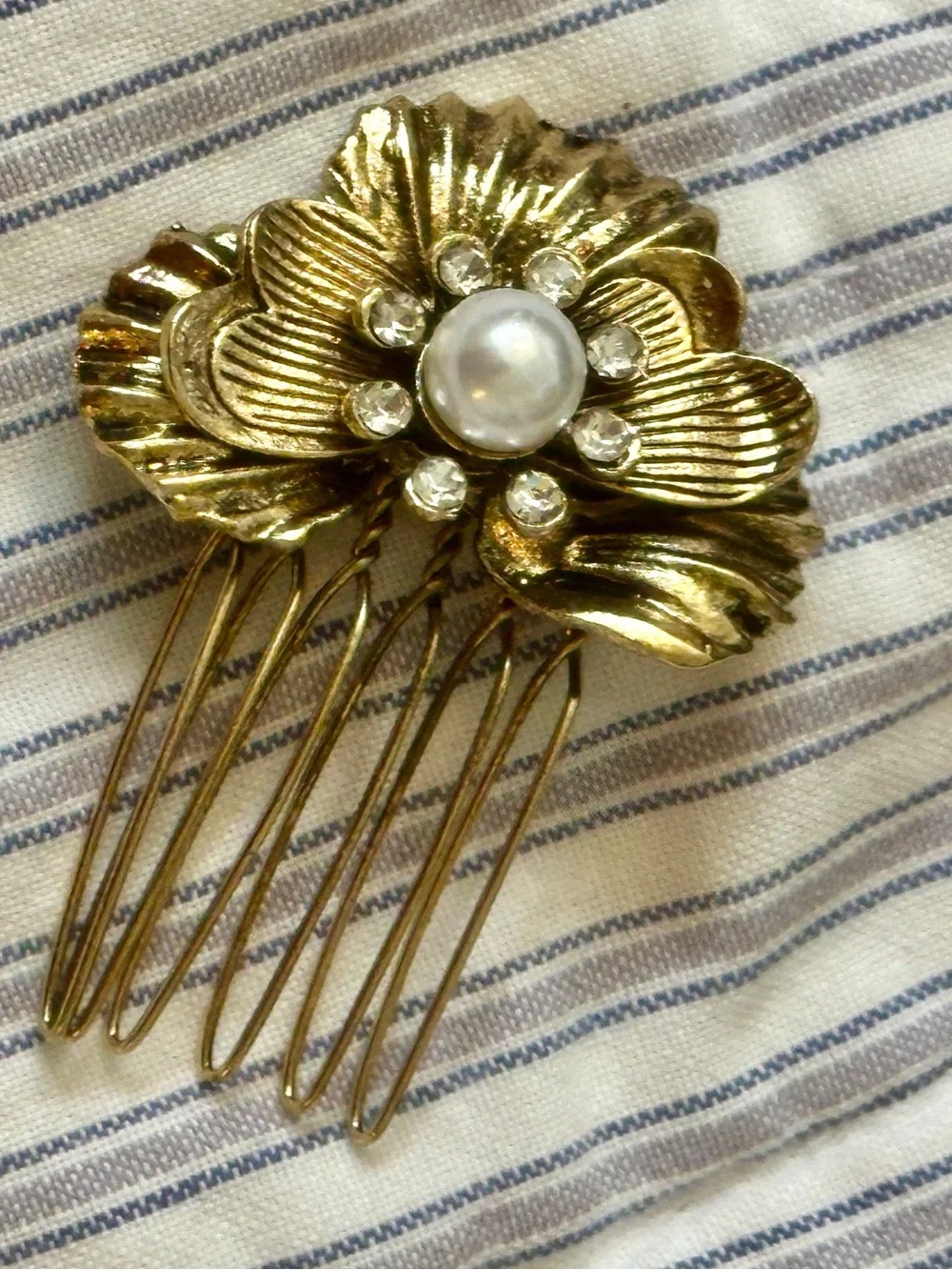 Floral Hair Comb Flower Clear Stones white bead, gold tone, small vintage style